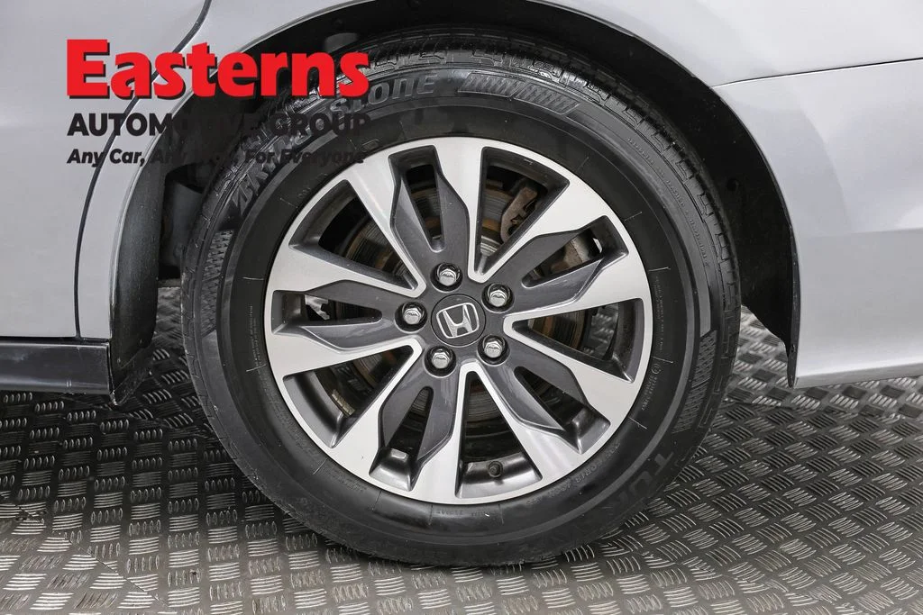 Used 2023 Silver Honda EX-L image 30