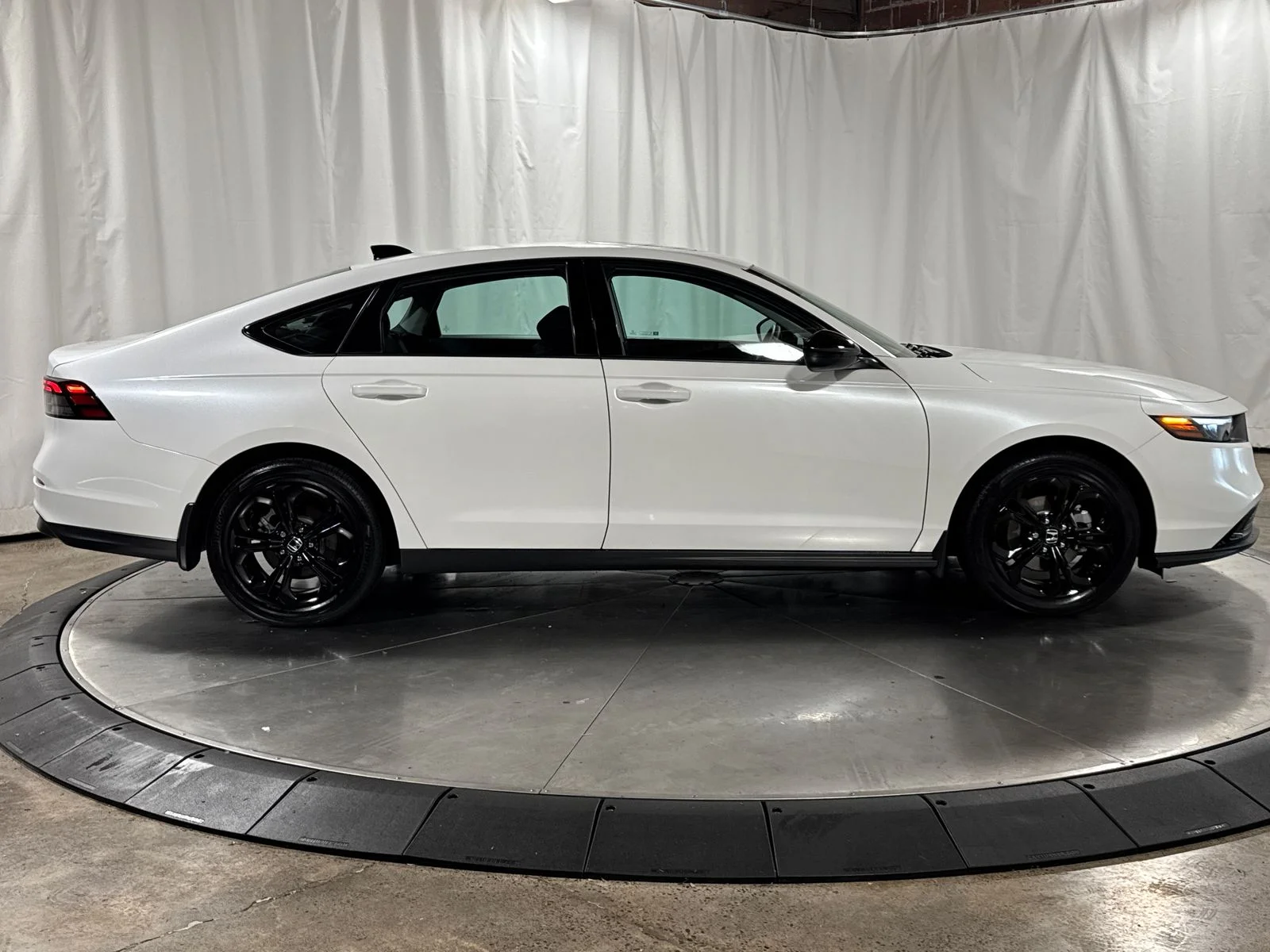 2025 Honda Accord SE - Photo 6