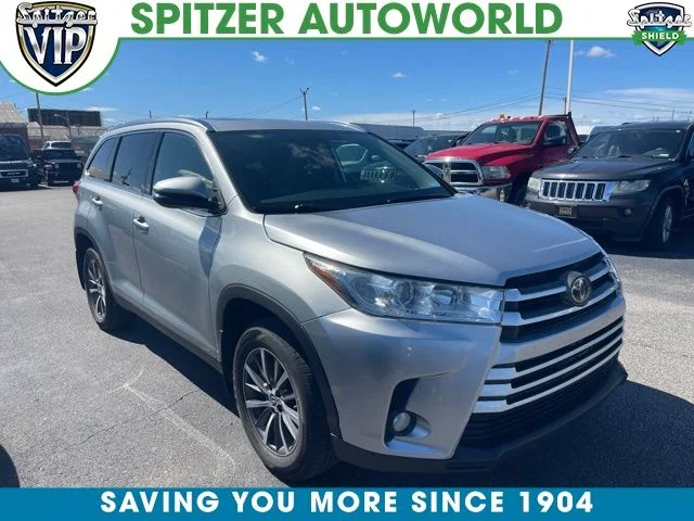 Used 2019 Silver Toyota XLE image 1