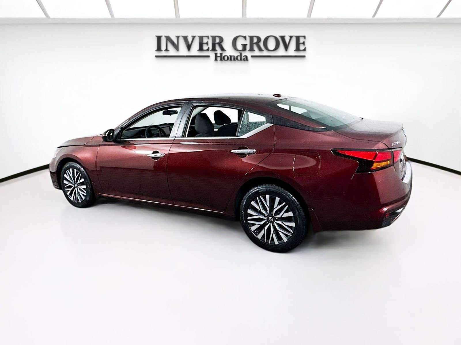 2023 Nissan Altima SV - Photo 7