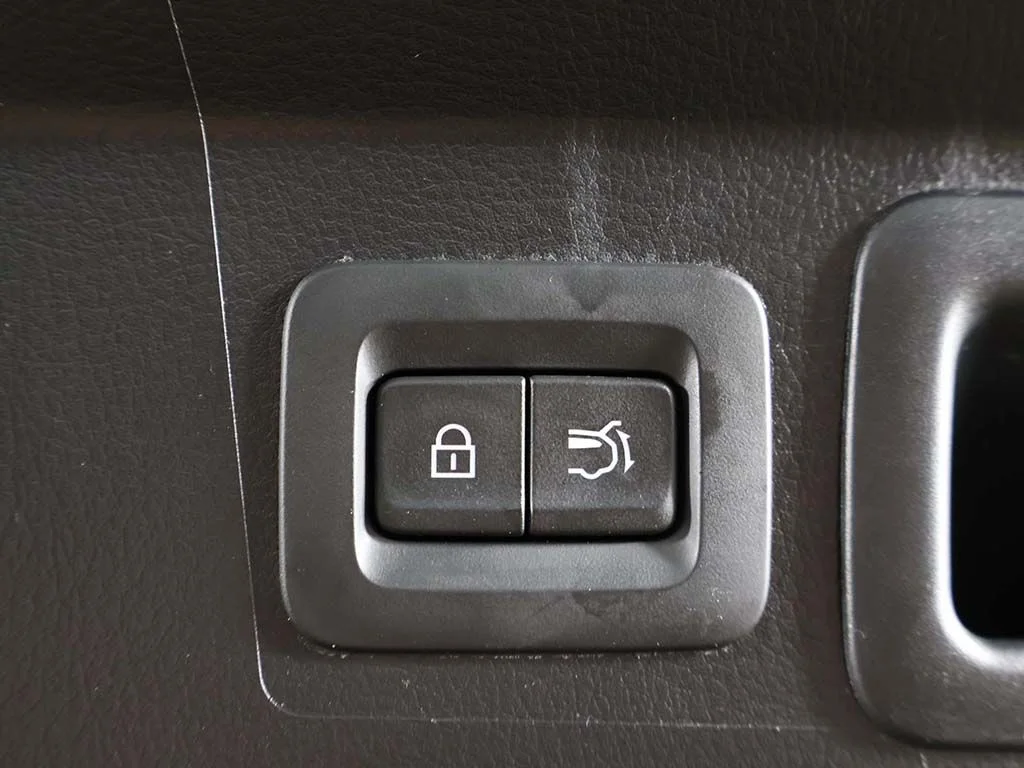 Used 2025 Gray Mazda Premium image 21