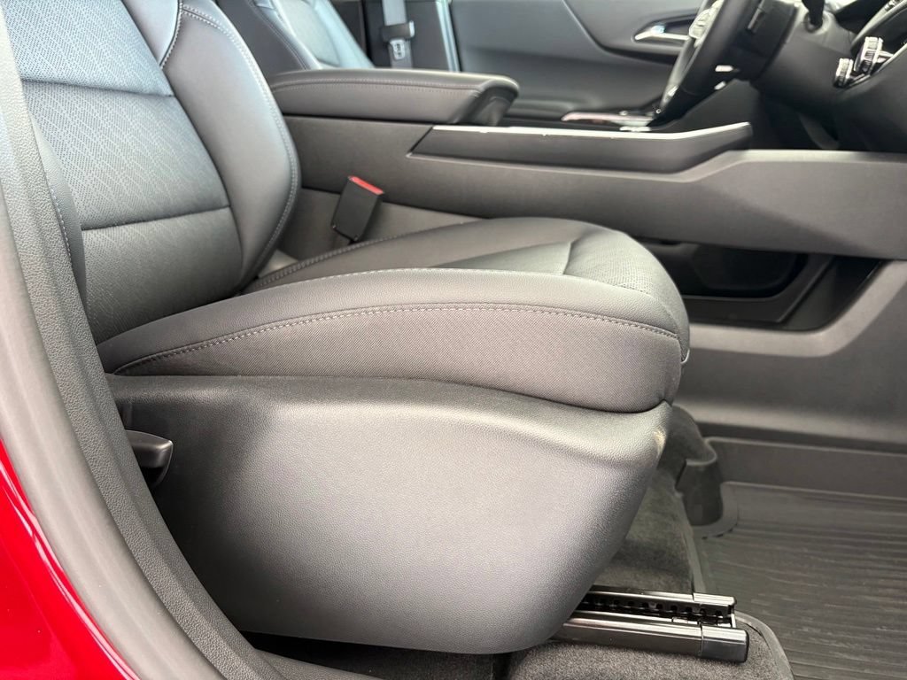 2027 Chevrolet Equinox LT - Photo 38
