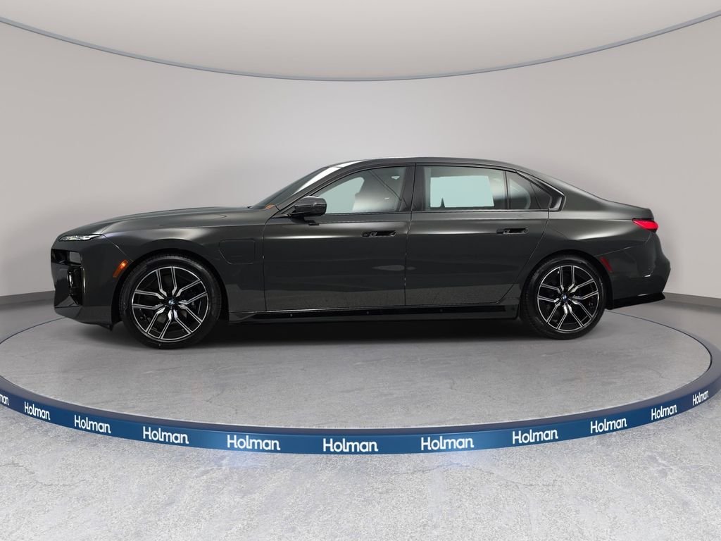 2026 BMW 7 Series 750e - Photo 8