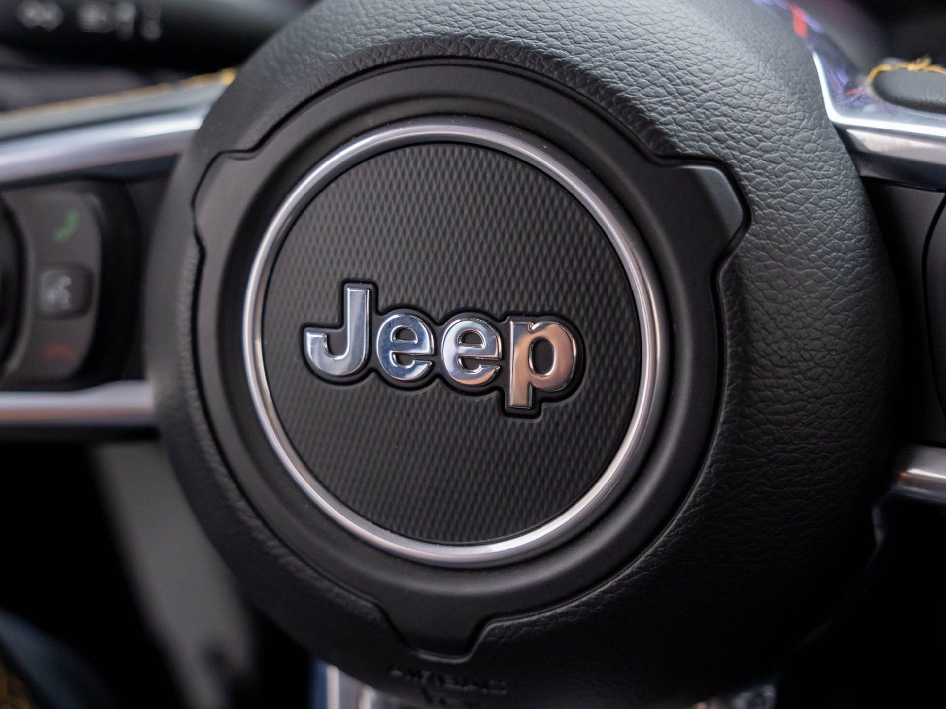 Used 2024 White Jeep Sahara image 27