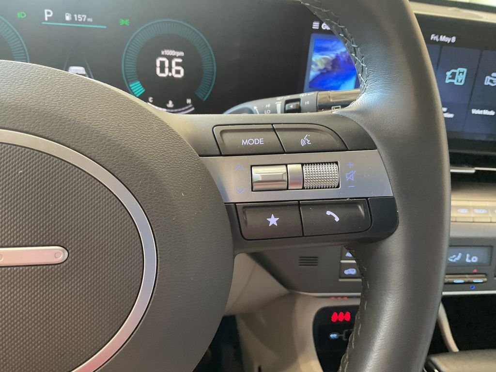 Used 2025 White Hyundai SEL image 19