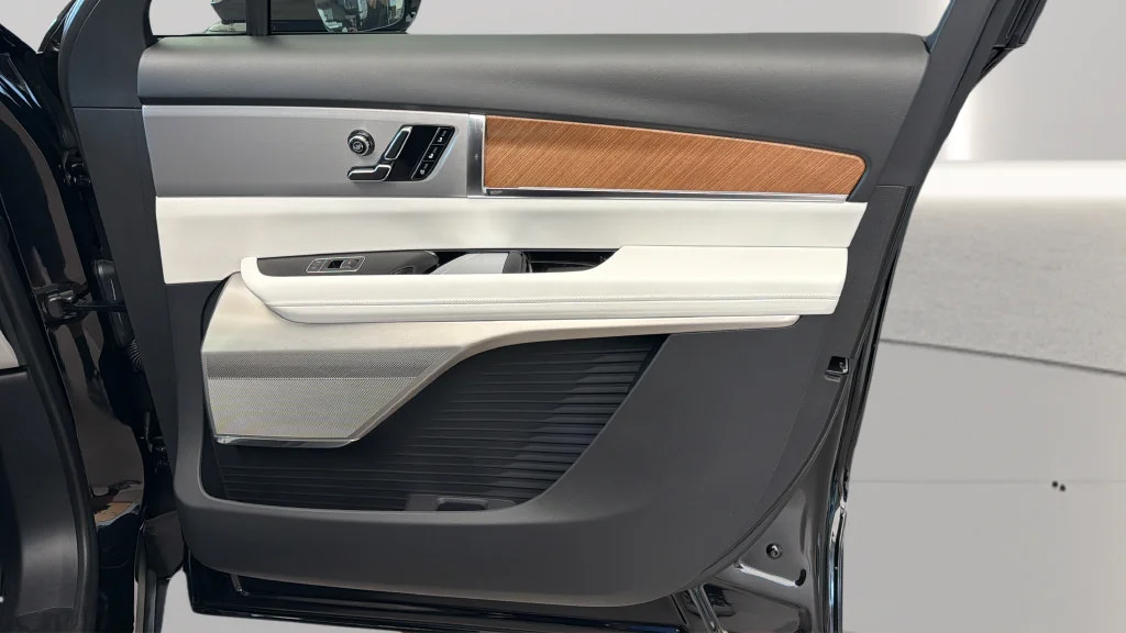 2027 Cadillac VISTIQ Sport - Photo 26