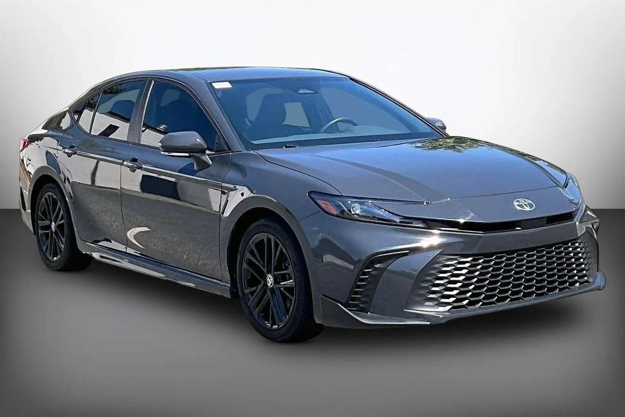 Used 2025  Toyota SE image 2