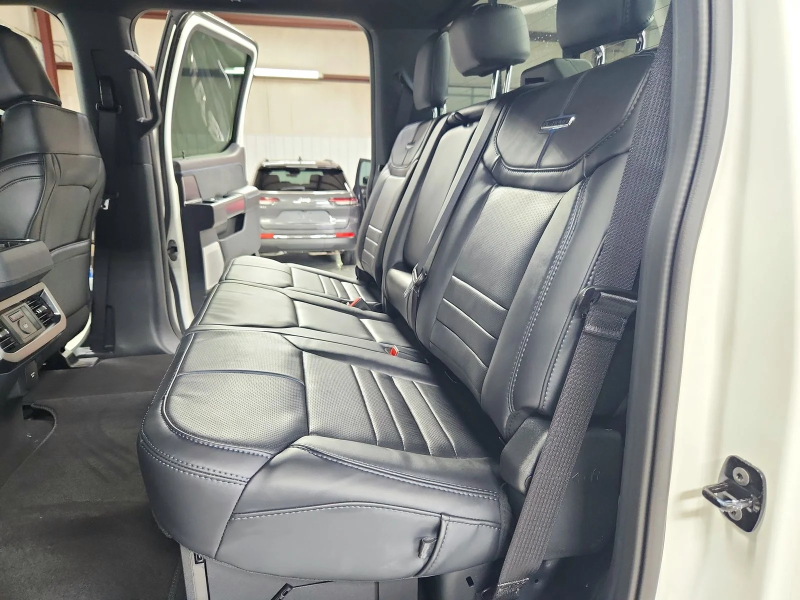 New 2026 White Ford Platinum image 40
