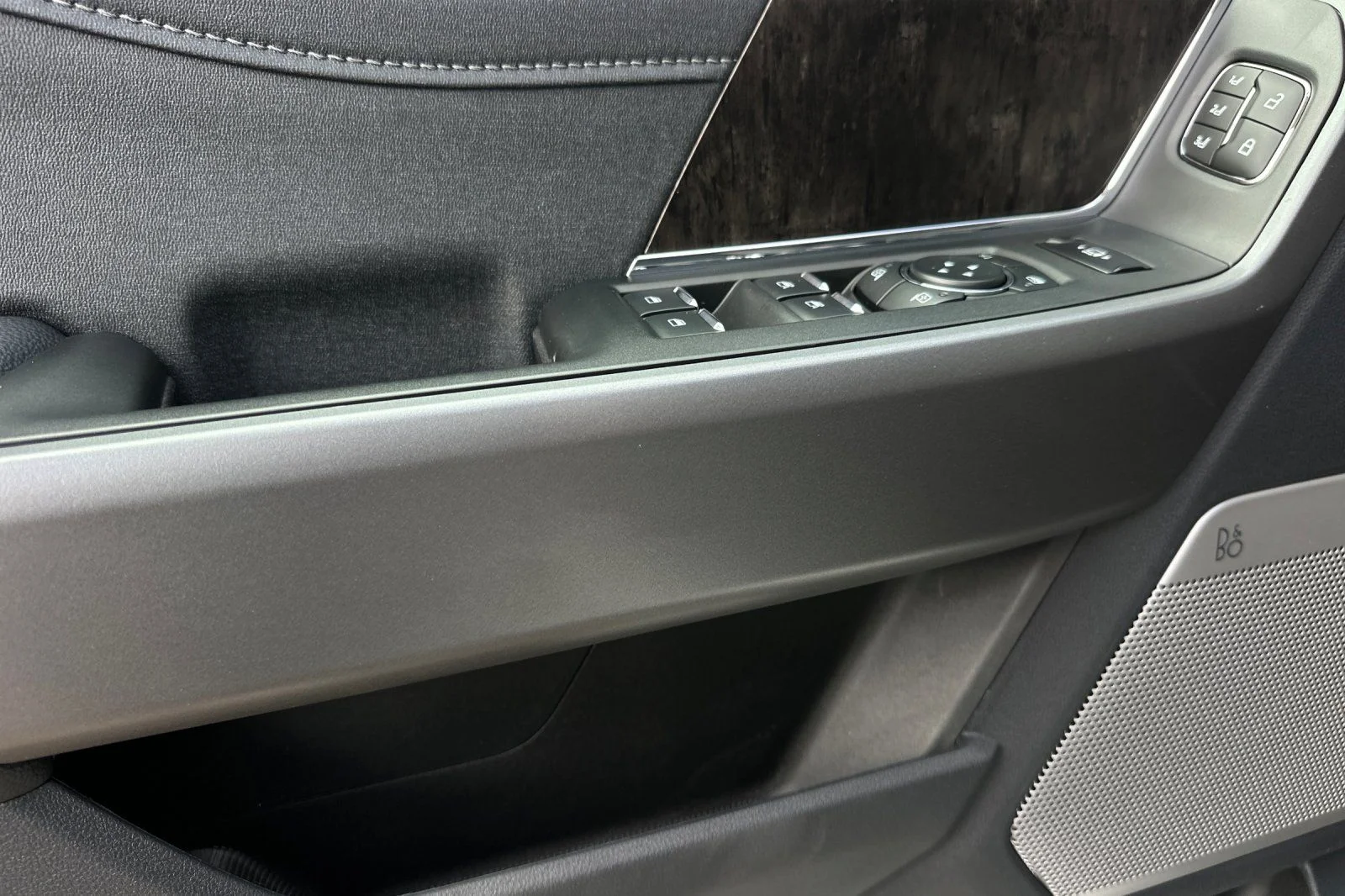 New 2026 Star White Metallic Tri-Coat Ford F-350® Lariat® image 9