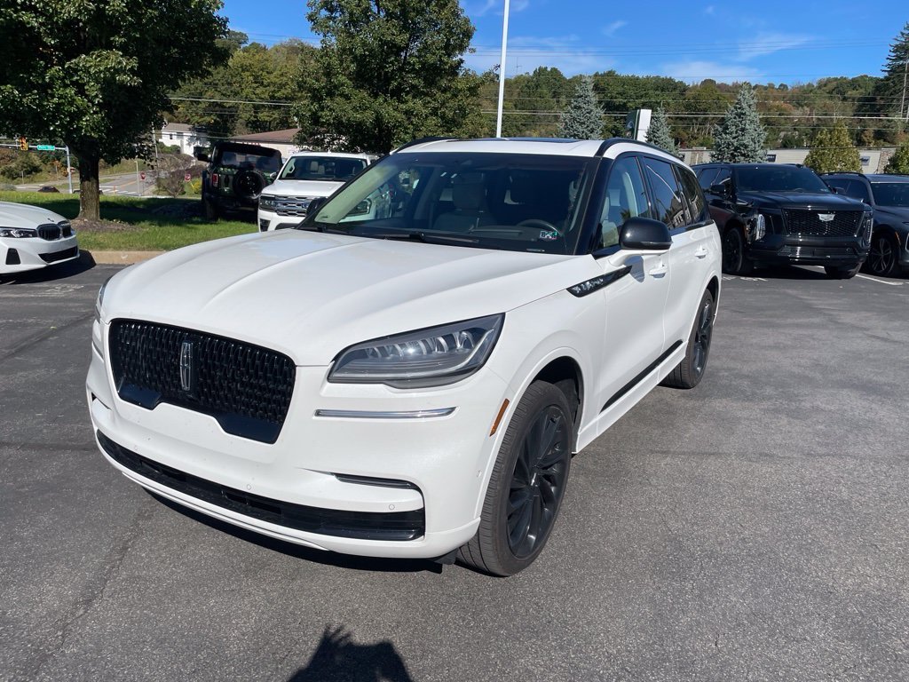 Used 2023 White Lincoln Reserve image 1
