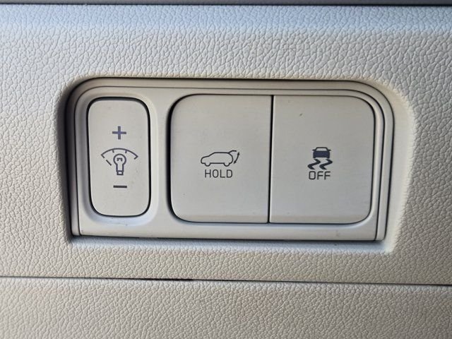Used 2025 White Pearl Kia EX image 22