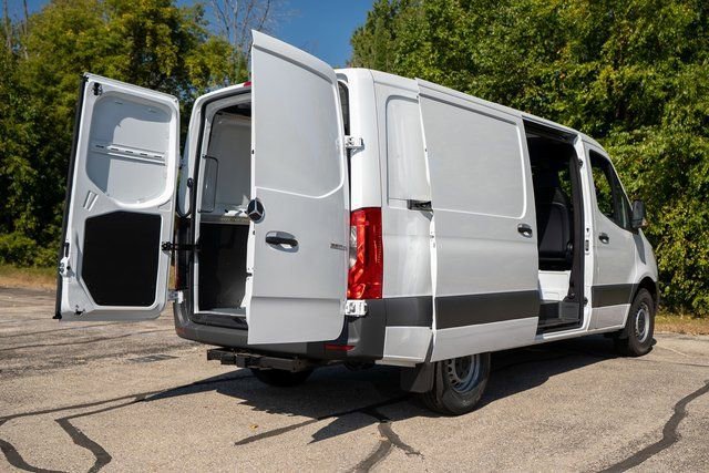 New 2026 Arctic White Mercedes-Benz Cargo 144 WB image 37
