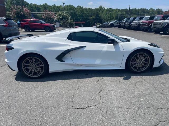 Used 2025 White Chevrolet Stingray image 7
