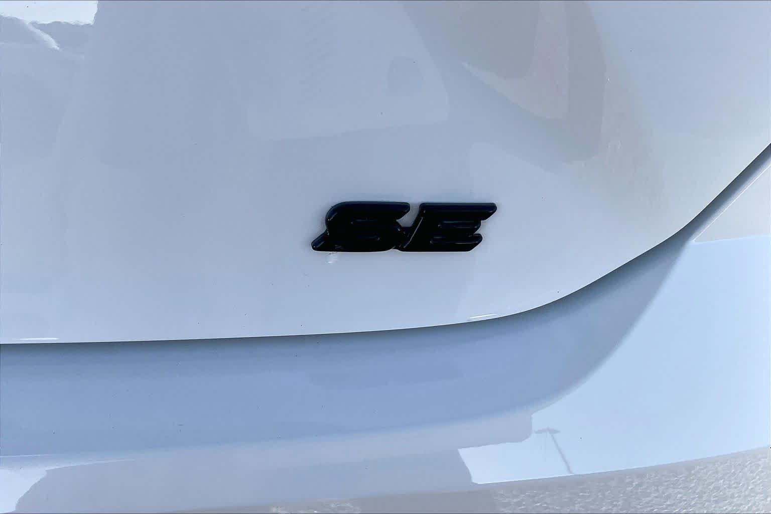 Used 2026 Ice Cap Toyota SE image 9