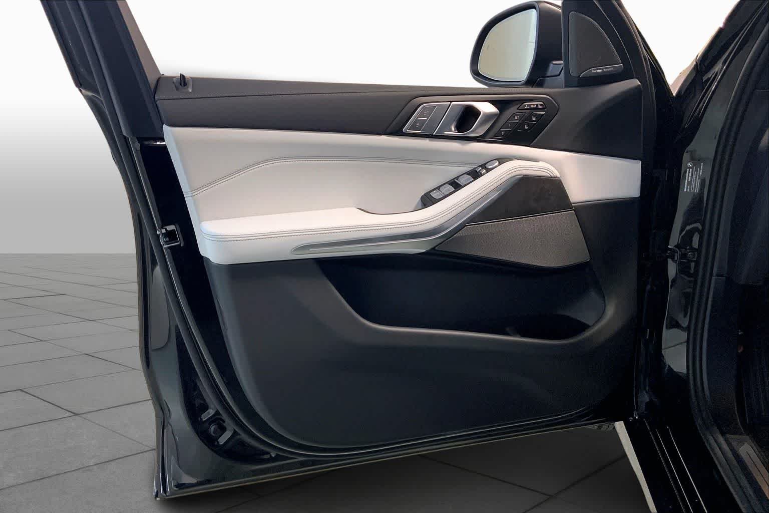 New 2026 Black Sapphire Metallic BMW xDrive40i image 10
