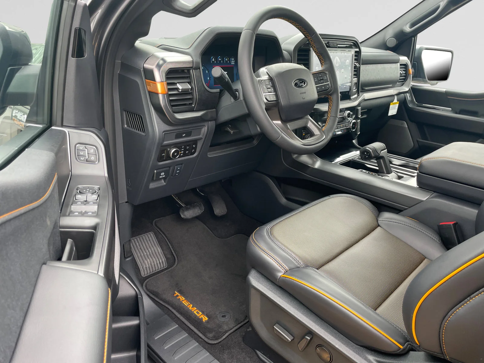 New 2026 Carbonized Grey Metallic Ford Tremor image 13