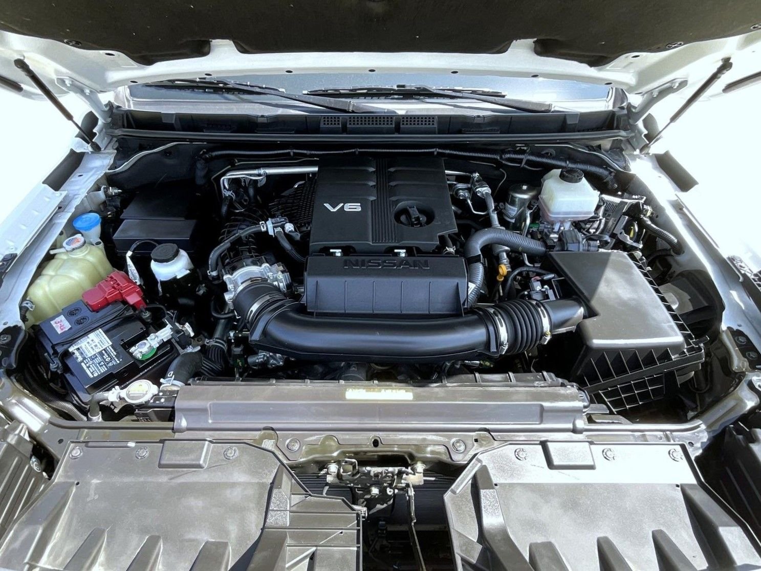 Used 2022 White Nissan SV image 25