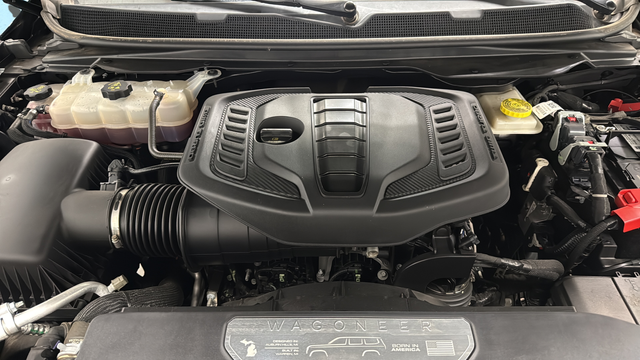 Used 2023 Diamond Black Crystal Pearlcoat Jeep Series III image 27