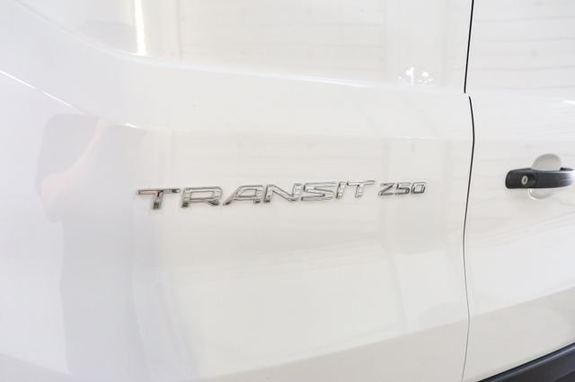 Used 2025  Ford Base image 9