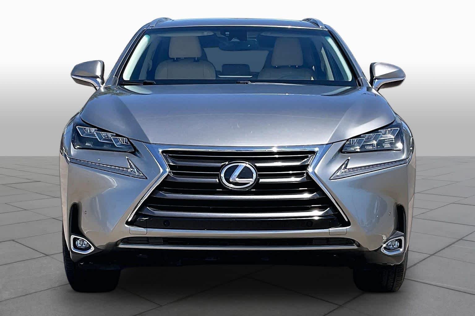 Used 2015 Atomic Silver Lexus  image 4