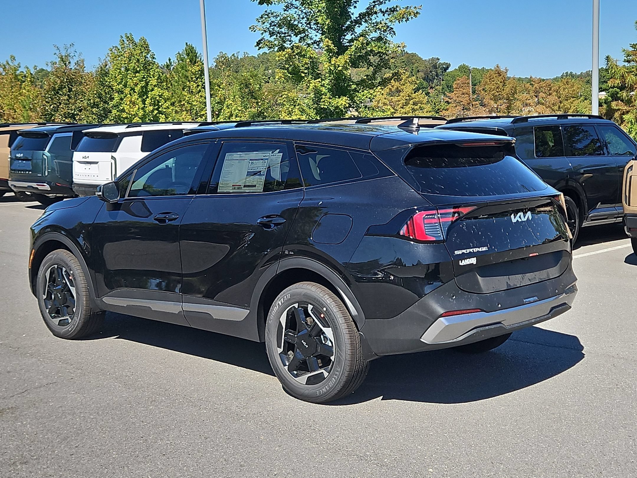New 2027 Fusion Black Kia S image 5