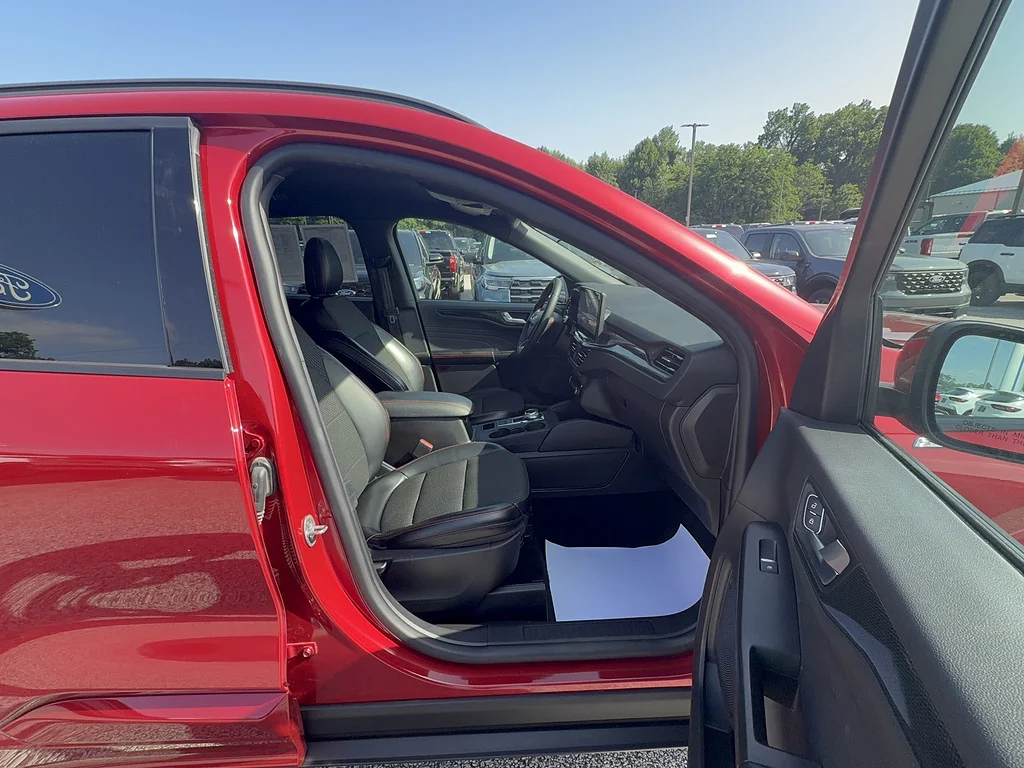 Used 2024 Rapid Red Metallic Tinted Clearcoat Ford ST-Line Select image 25