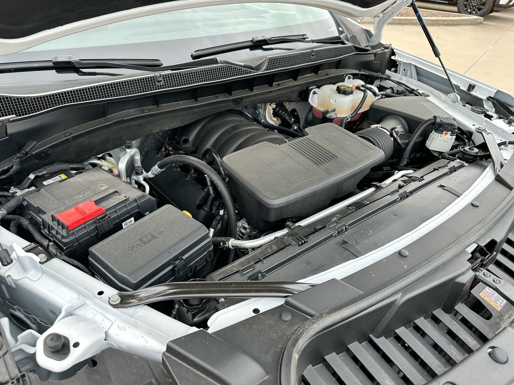 Used 2025 Summit White Chevrolet LT image 26