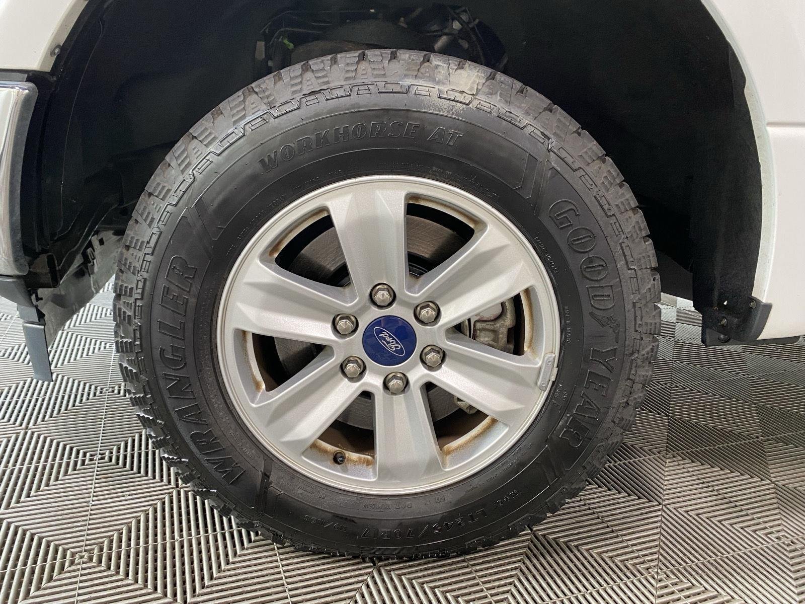 Used 2019 Oxford White Ford XLT image 10