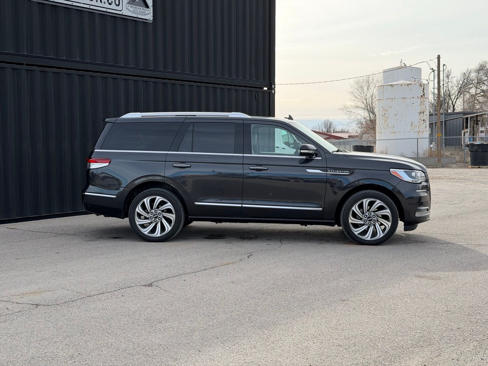 View vehicle photo 6