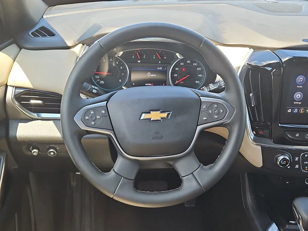 Used 2023 Summit White Chevrolet LT Cloth image 25