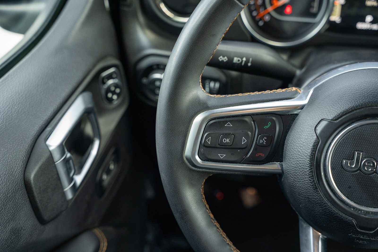 Used 2023 Black Jeep Overland image 31