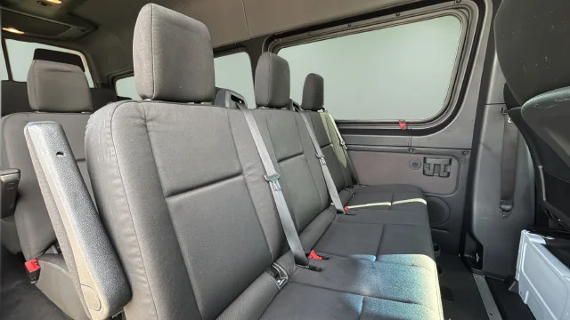 Used 2025  Mercedes-Benz NA image 43
