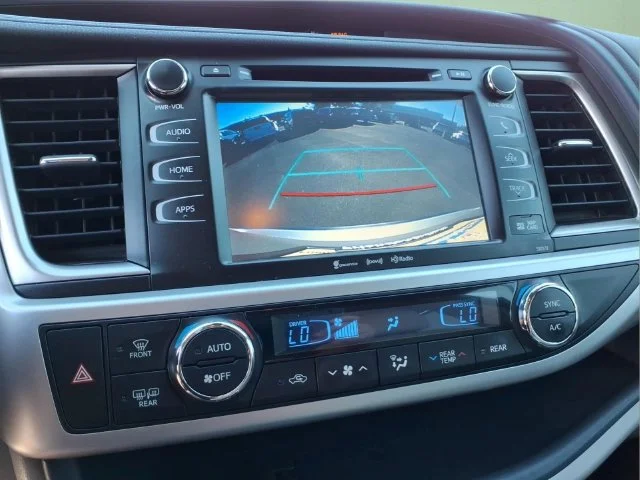 Used 2017 Silver Toyota XLE image 24