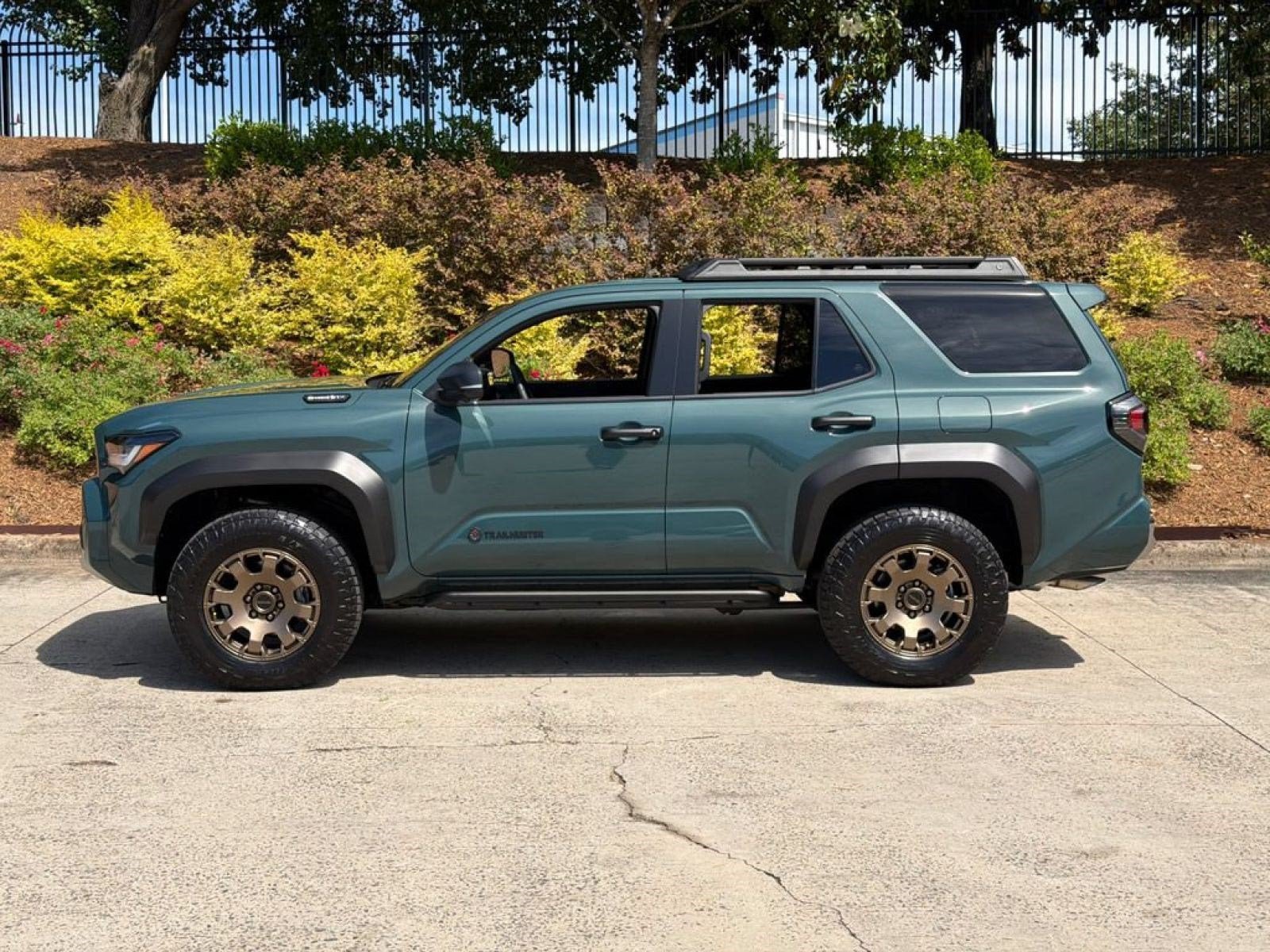 Used 2025 Everest Toyota Hybrid Trailhunter image 7