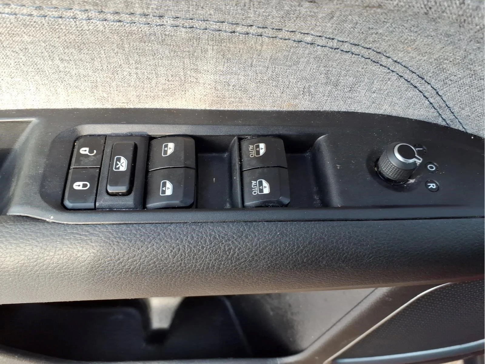 Used 2023 Redline Pearlcoat Jeep Sport image 18