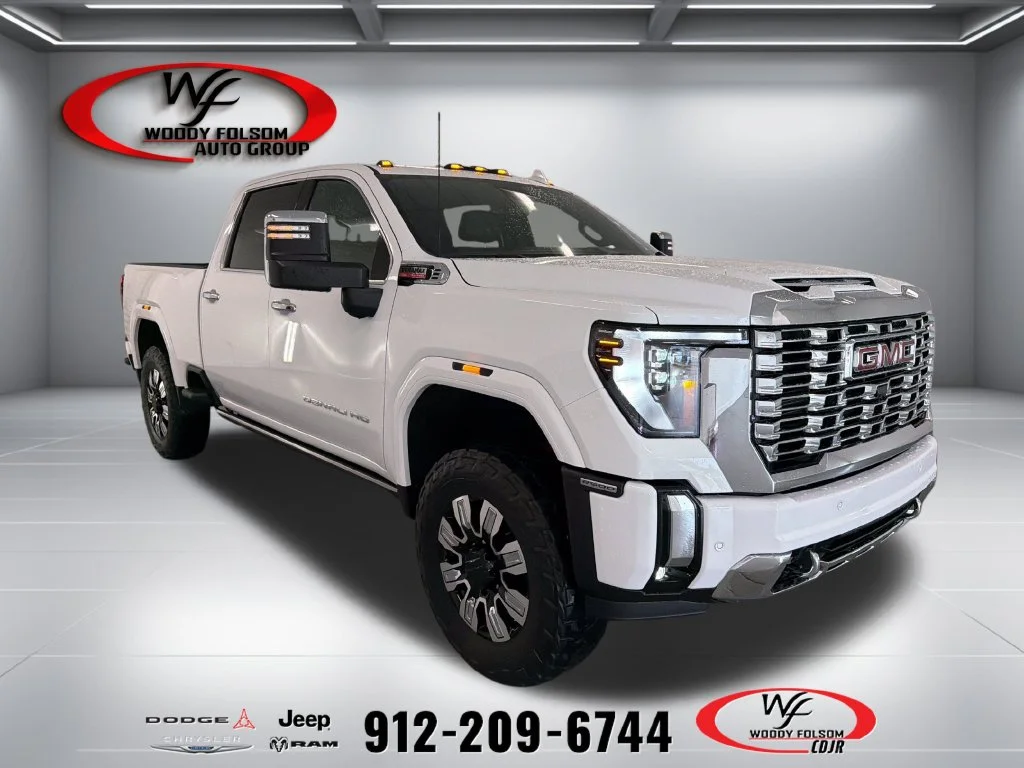 Used 2025 White GMC Denali image 1