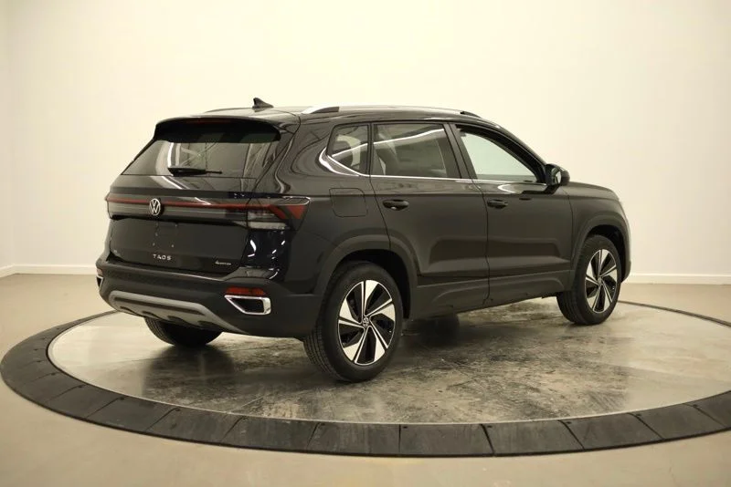 New 2026 Black Volkswagen 1.5T SE image 3