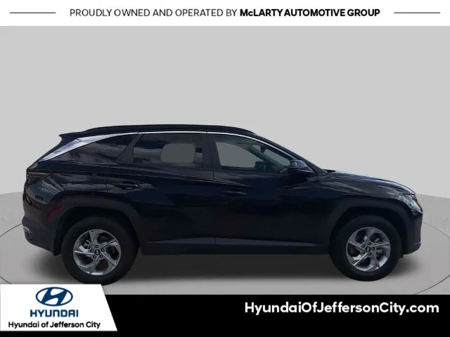 Used 2023 Black Hyundai SEL image 2
