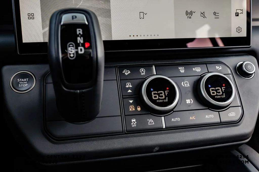 New 2026 Fuji White Land Rover X-Dynamic SE image 27