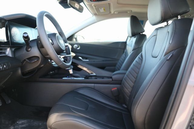 2025 Hyundai Elantra Limited - Photo 23