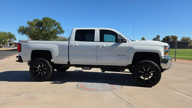 Used 2019 White Chevrolet LT image 7