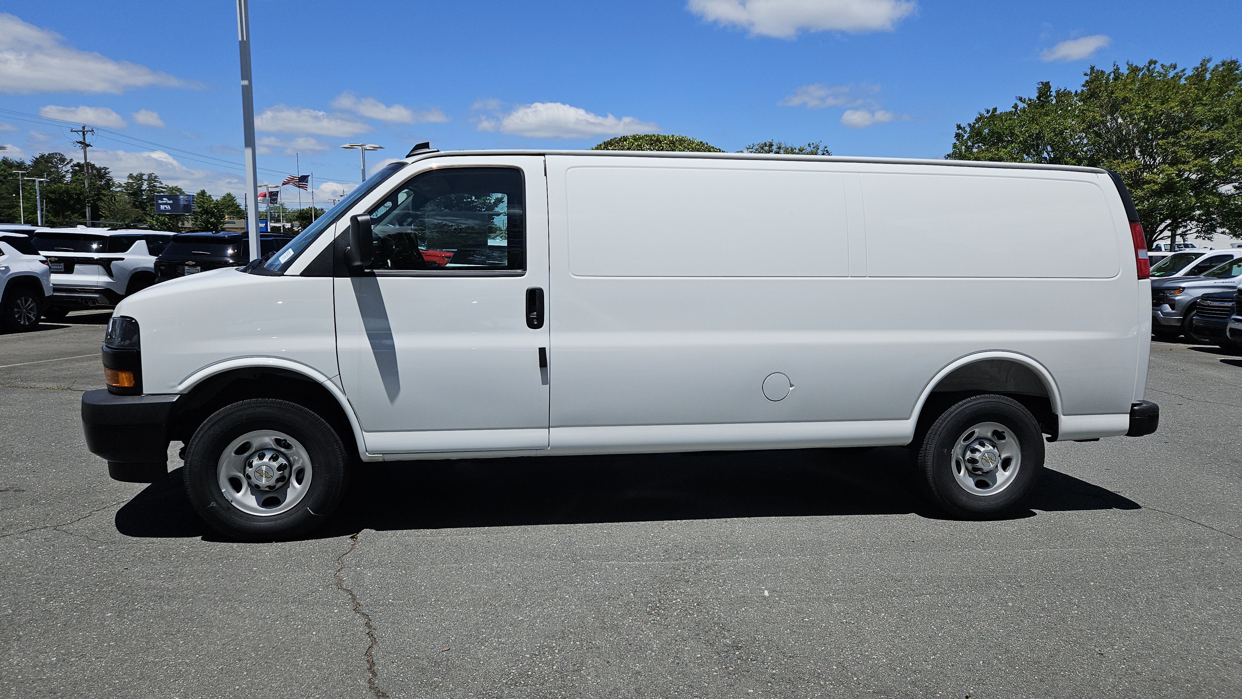 New 2025 Summit White Chevrolet WT image 2