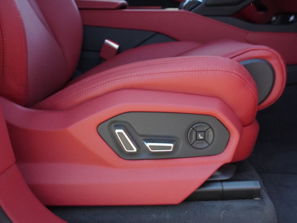 Used 2022 Black Lamborghini Base image 32