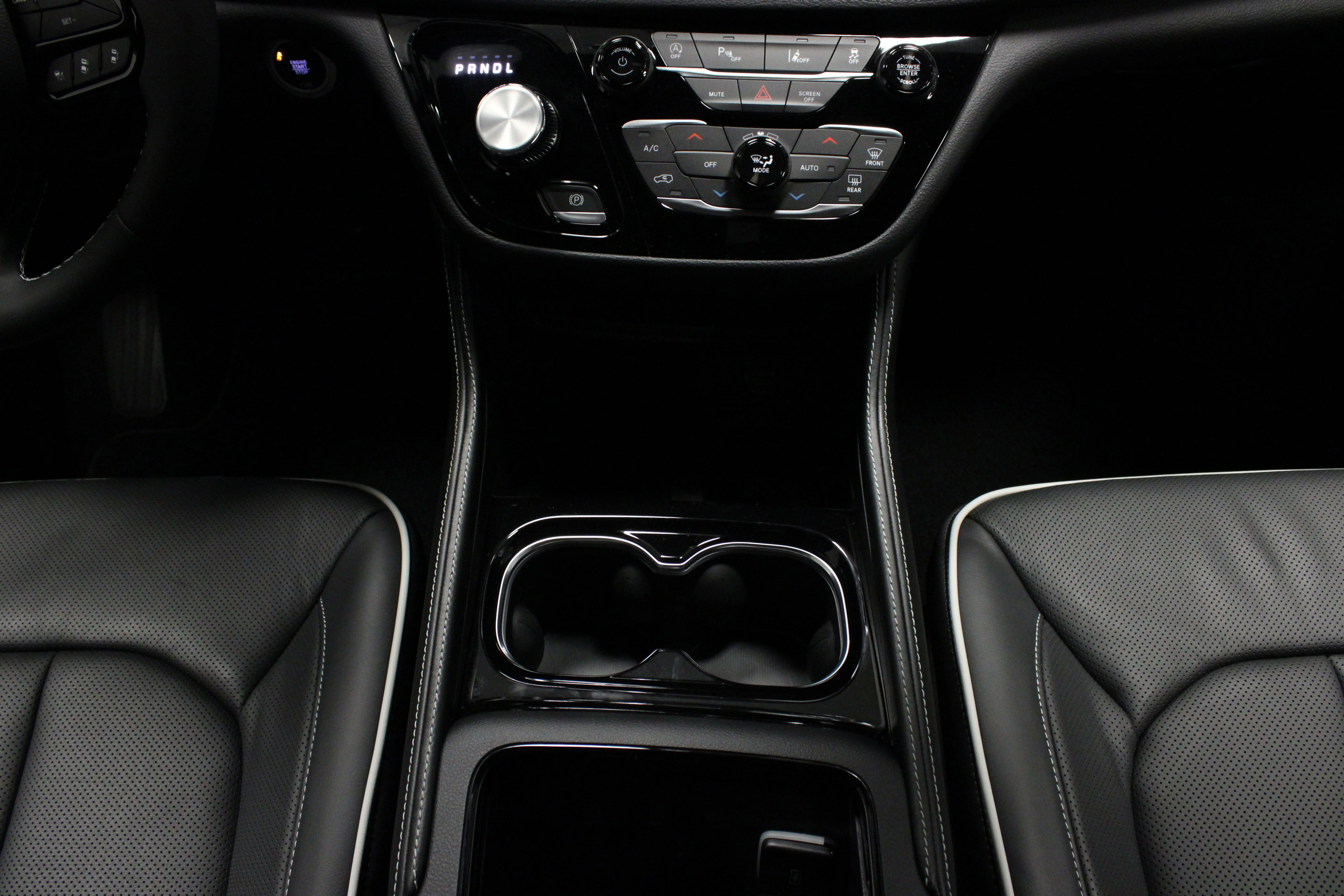 New 2027 Diamond Black Crystal Pearl-Coat Exterior Paint Chrysler Limited image 21