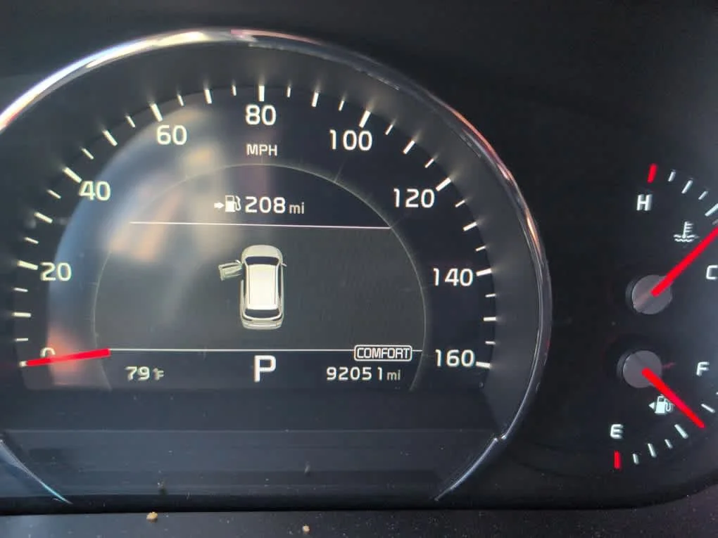 Used 2019 Snow White Pearl Kia EX V6 image 9