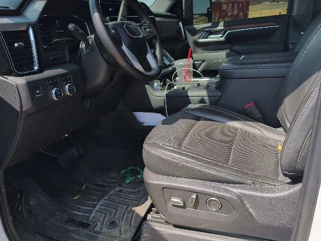 Used 2025 White GMC Denali image 17