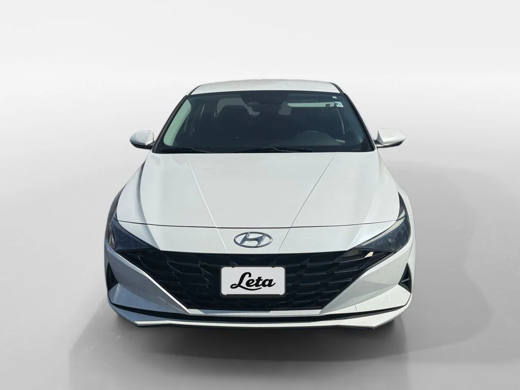 Used 2021 Quartz White Hyundai SE image 2