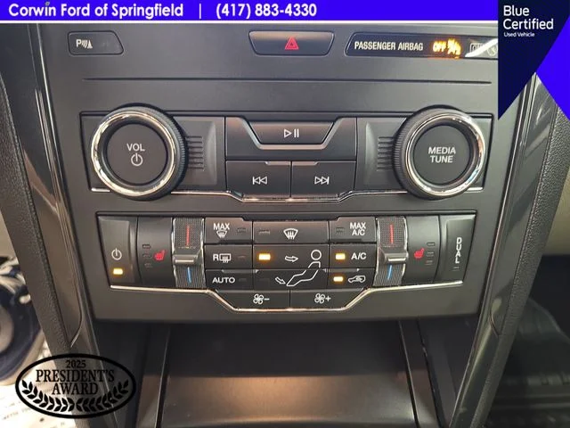 Used 2019 White Platinum Clearcoat Metallic Ford XLT image 28