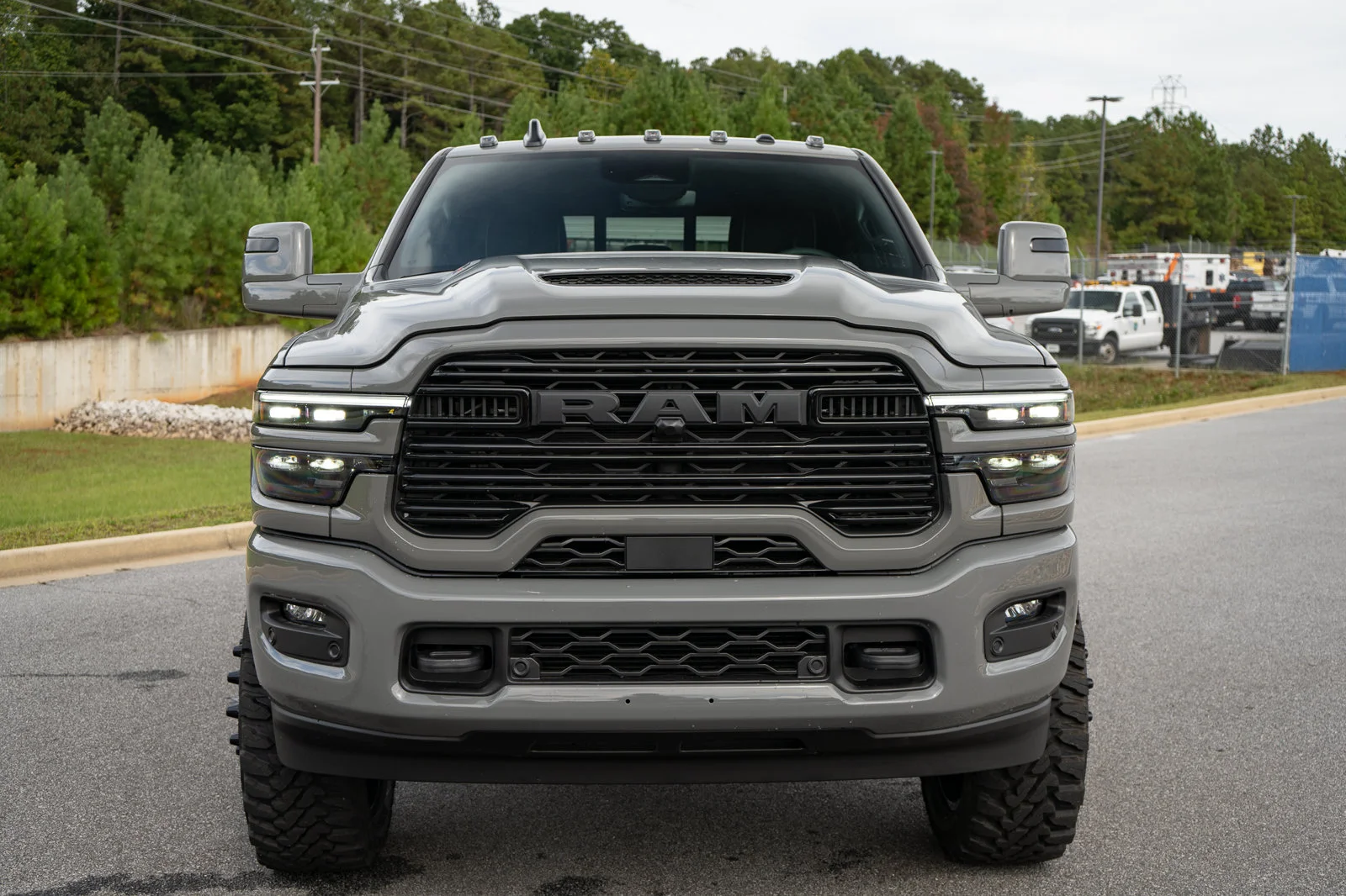 New 2026 Ceramic Gray Clear-Coat Exterior Paint RAM Laramie image 8