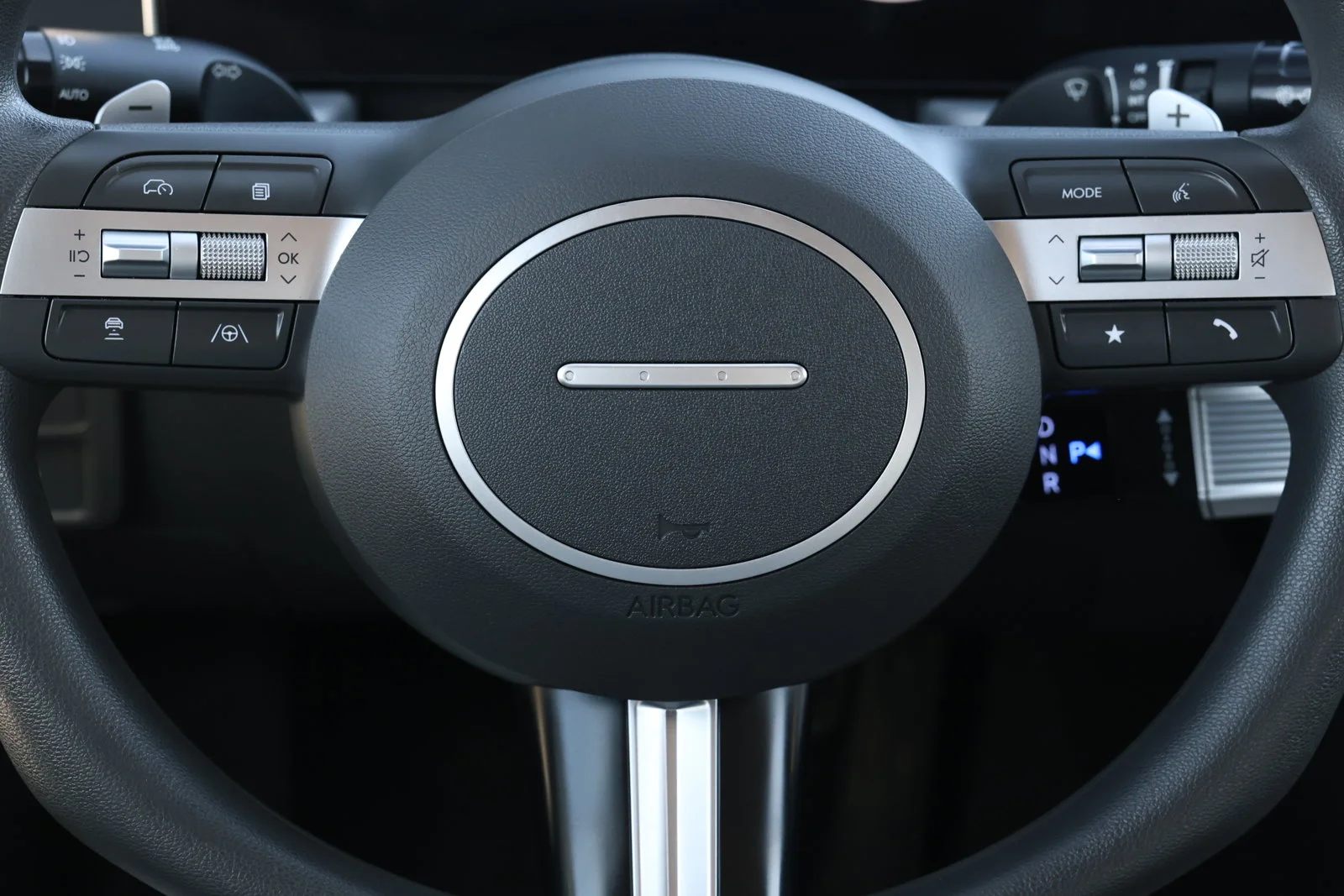 Used 2025 White Hyundai SEL image 17